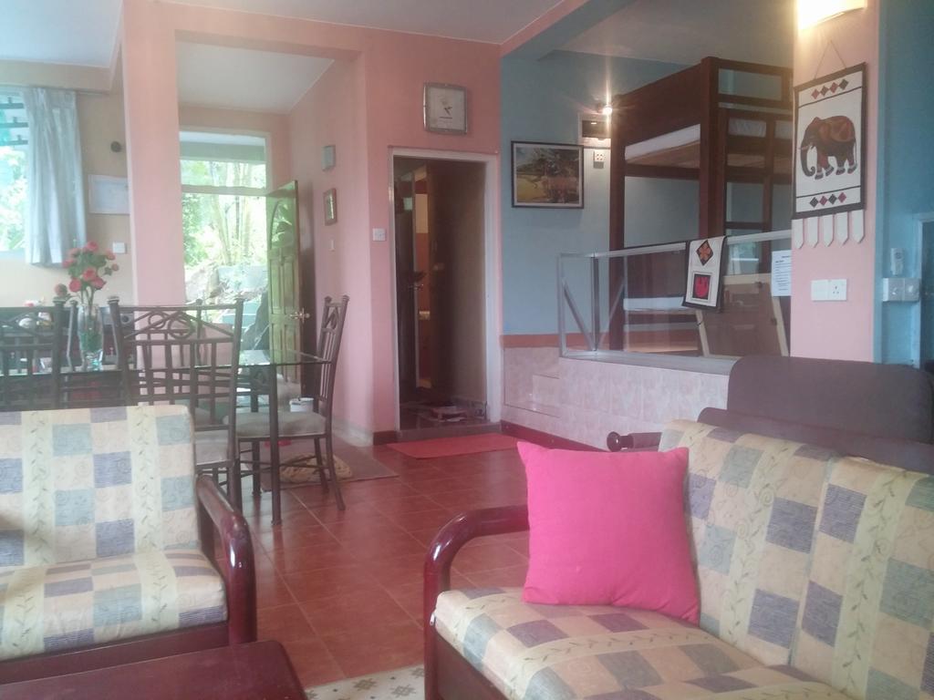 Days Inn Kandy Bagian luar foto