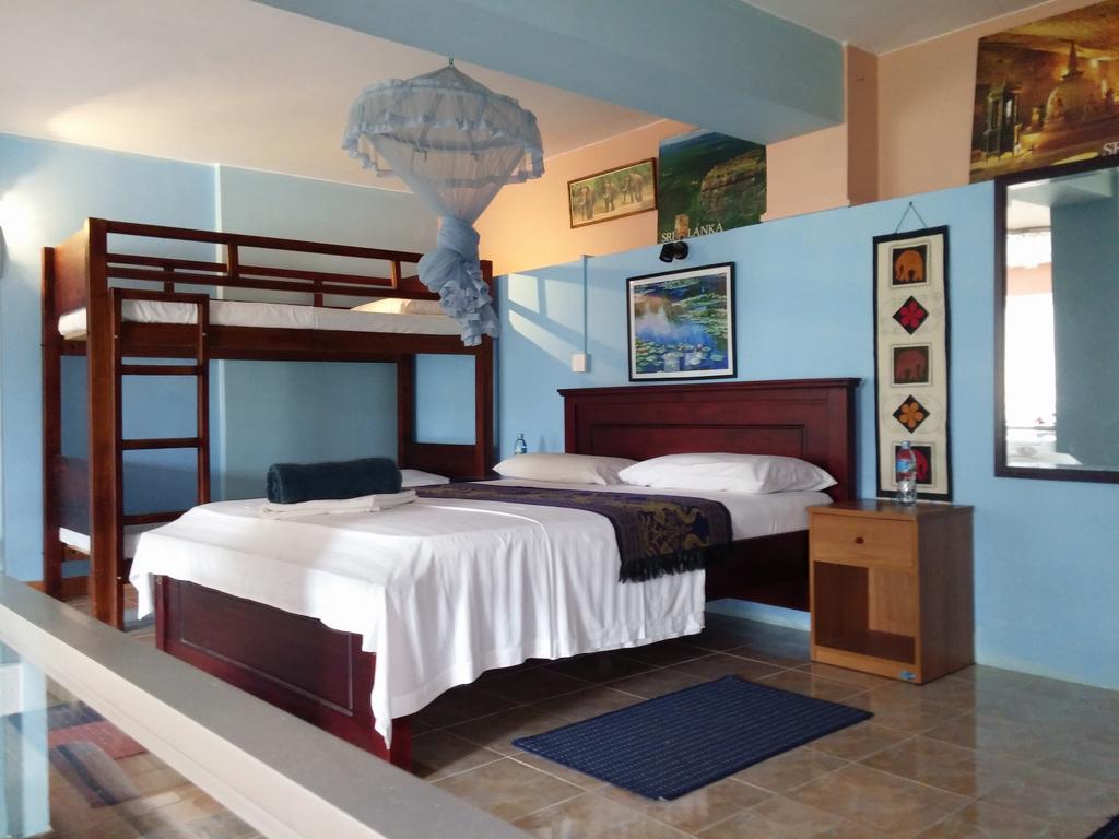 Days Inn Kandy Bagian luar foto