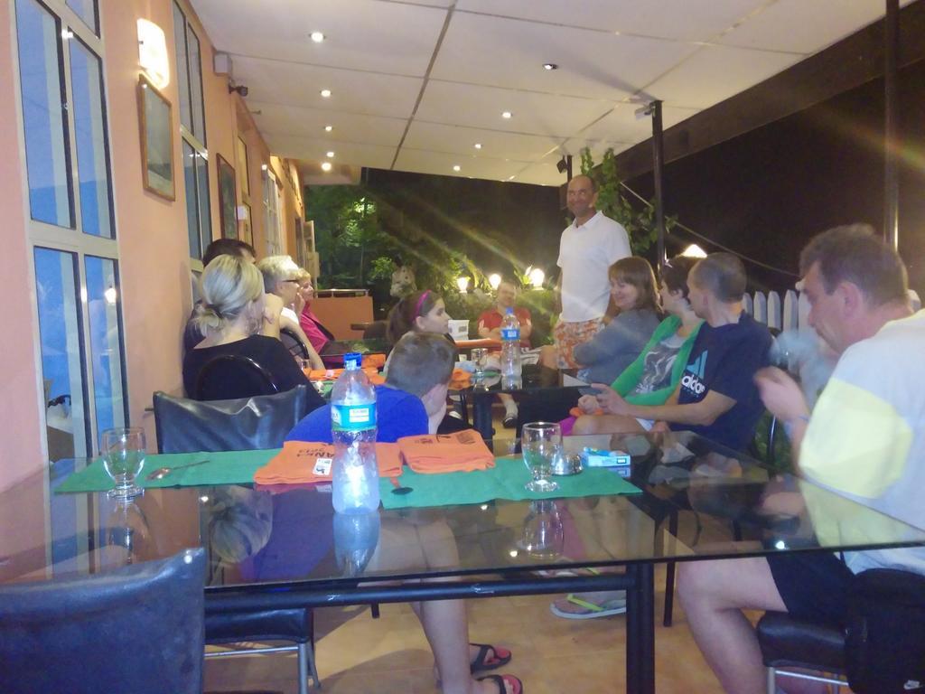 Days Inn Kandy Bagian luar foto