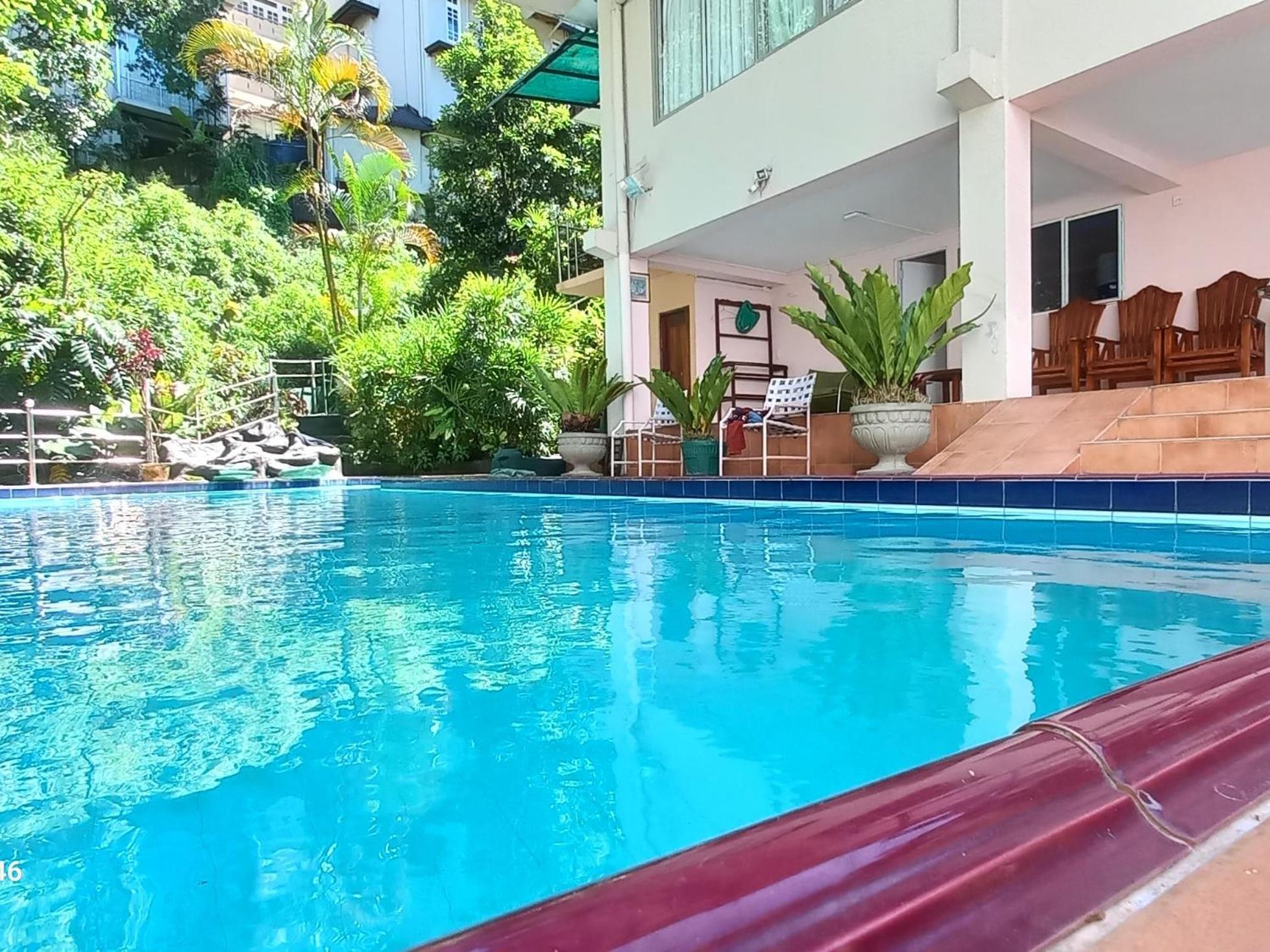 Days Inn Kandy Bagian luar foto