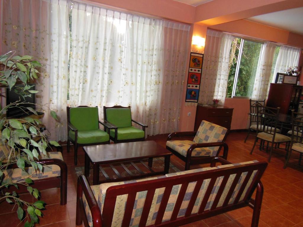 Days Inn Kandy Bagian luar foto