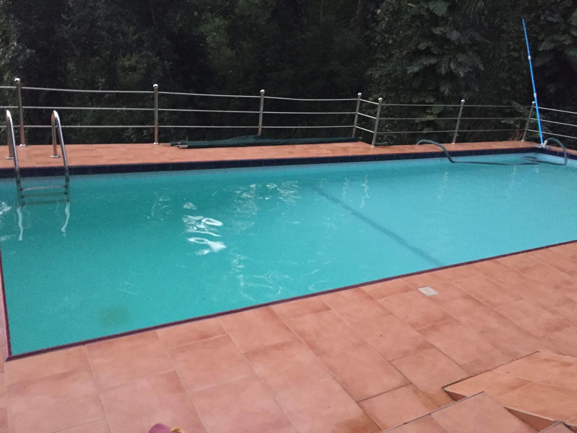 Days Inn Kandy Bagian luar foto