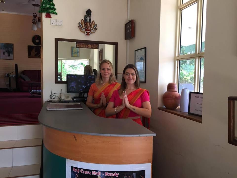 Days Inn Kandy Bagian luar foto